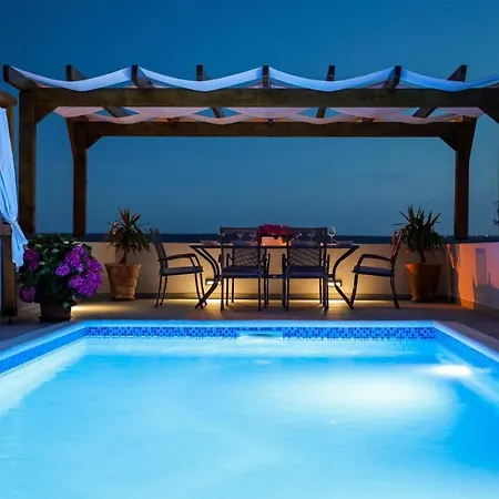 Poolincluded - Holiday Home Ivona 度假居 *