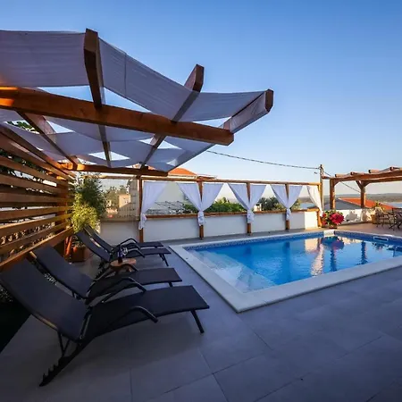 Poolincluded - Holiday Home Ivona 度假居 马斯莱尼察