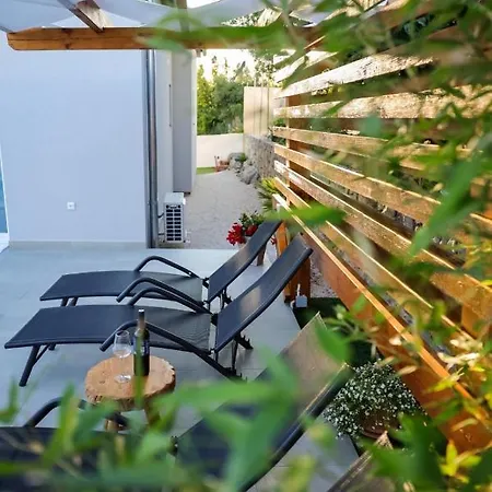 Poolincluded - Holiday Home Ivona 马斯莱尼察
