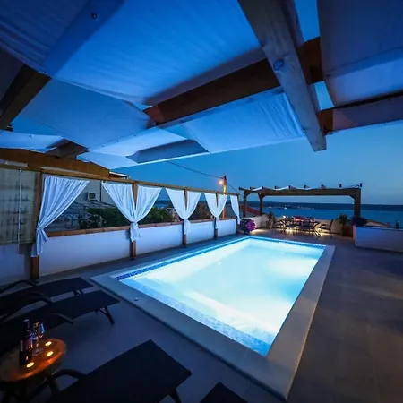 度假居 Poolincluded - Holiday Home Ivona *