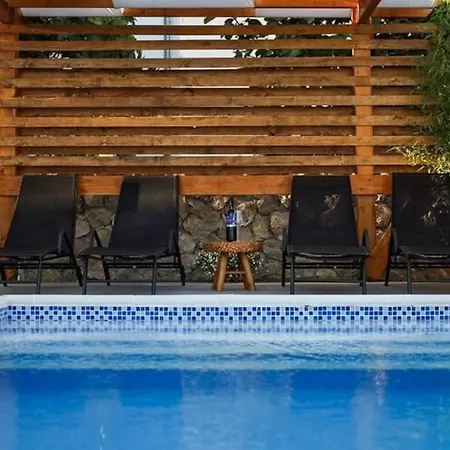 Poolincluded - Holiday Home Ivona 马斯莱尼察