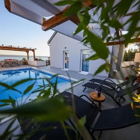 Poolincluded - Holiday Home Ivona * 马斯莱尼察